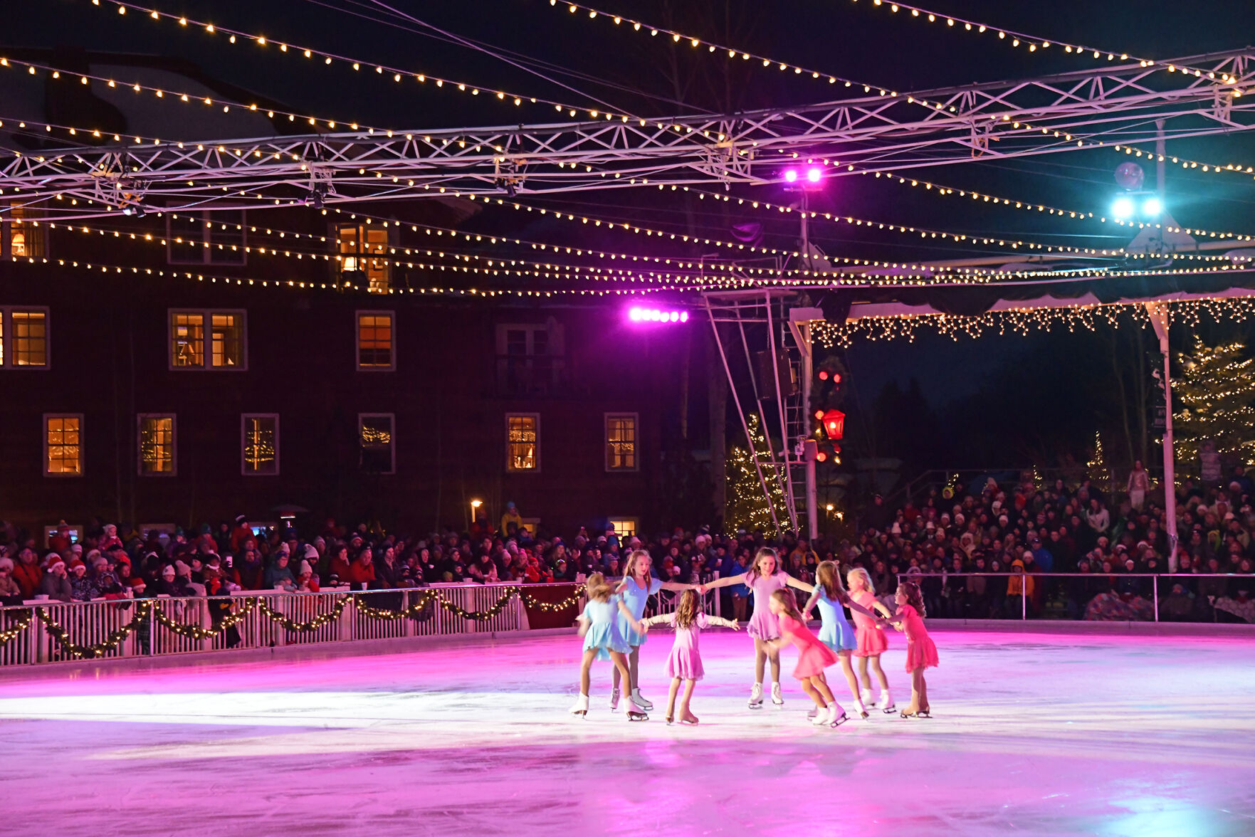 christmas-iceshow-preview2